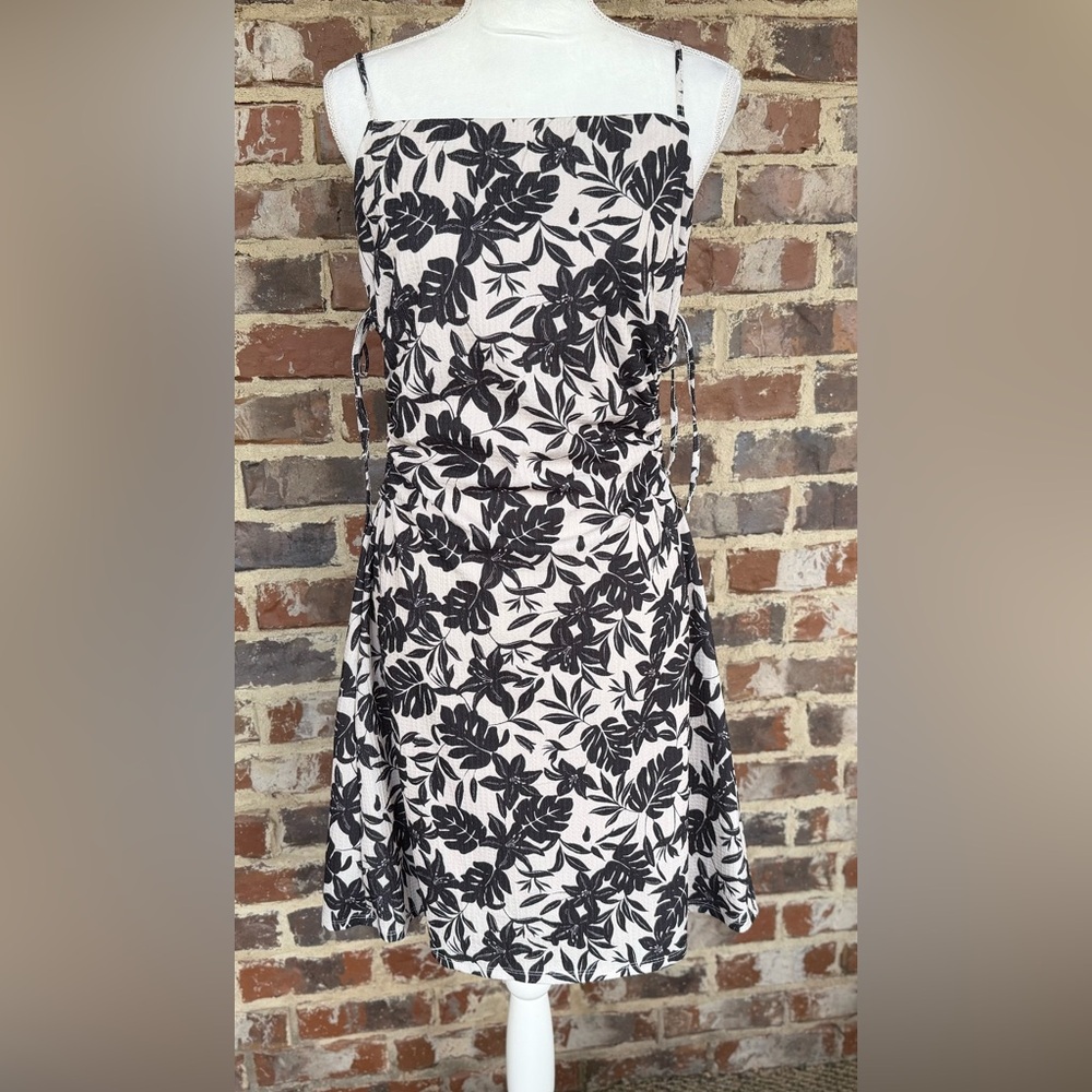 🦋Elegant Black and White Floral Dress